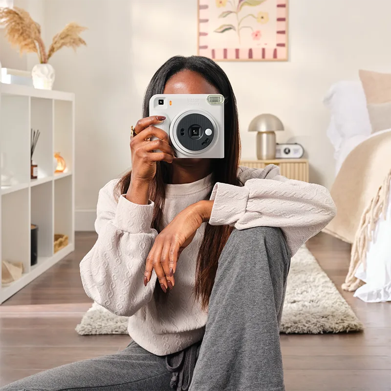 instax SQUARE 2 lifestyle image