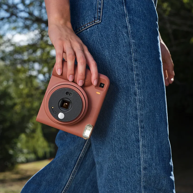 instax SQUARE 2 lifestyle image
